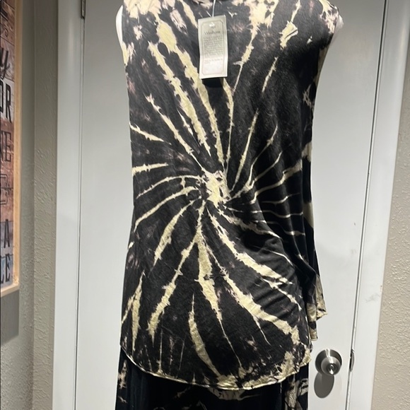 Black and White Spiral Tie-Dye Tank Top - Picture 12 of 16